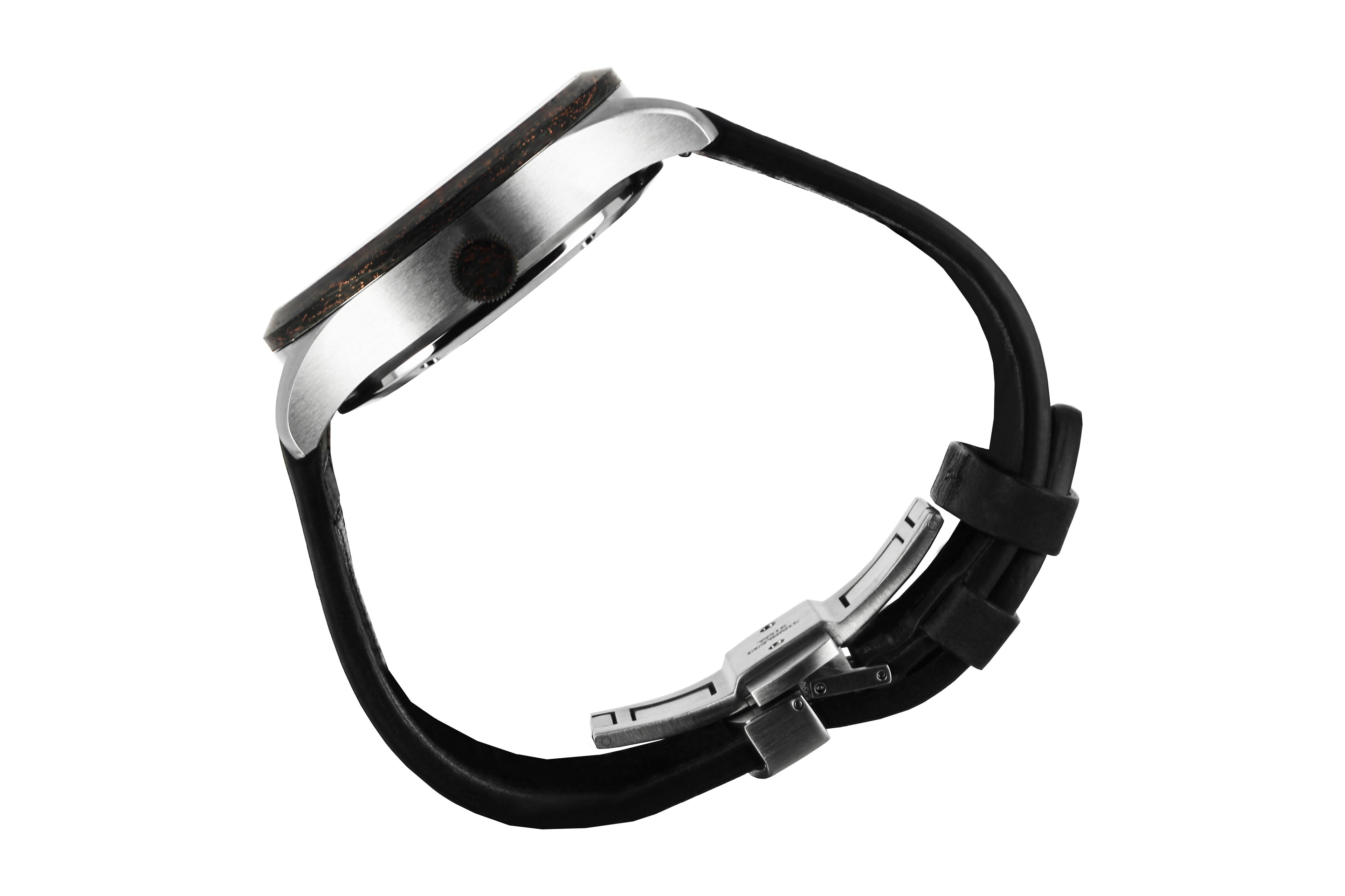 Automatic carbon fibre watch LAYER Production LWPFC – Limited series