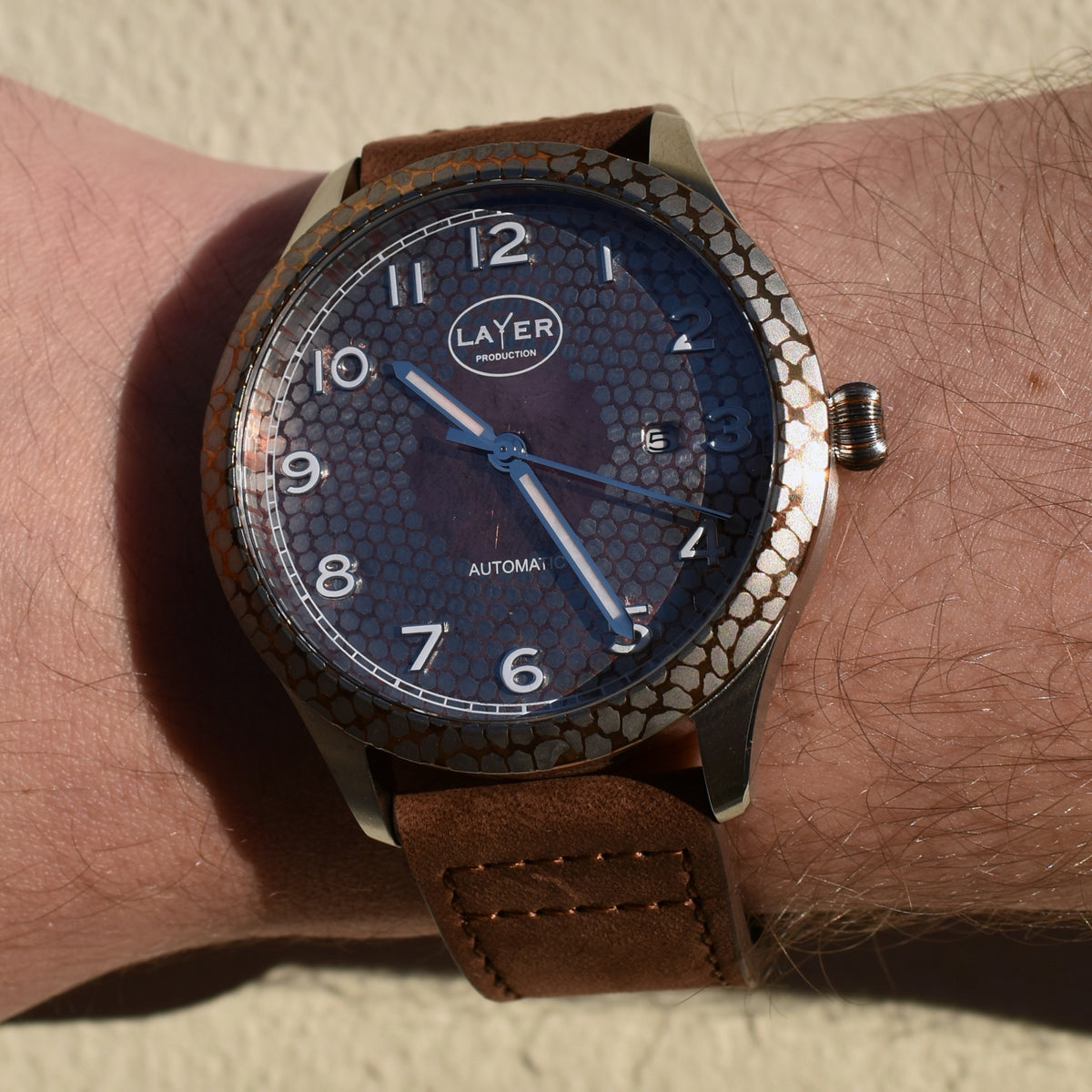 Montre automatique Superconductor LAYER Production LWPSC - portée au poignet de 19,5 cm, bracelet cuir marron
